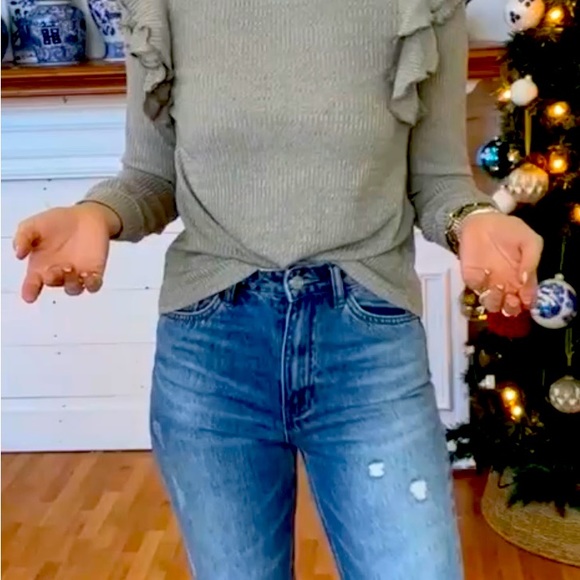 Soho Ruffle Top.  Boutique - Picture 4 of 4